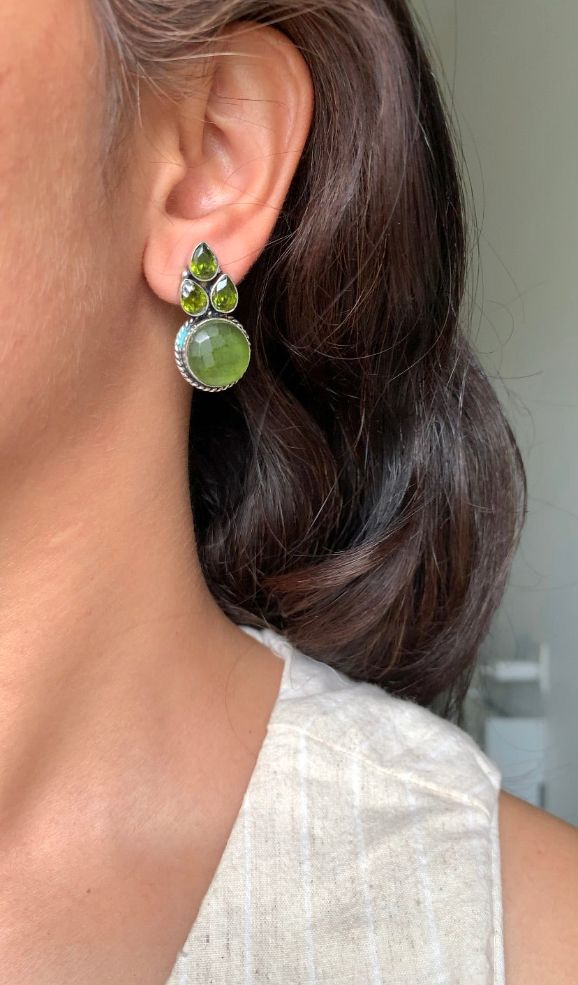 Round stud earrings