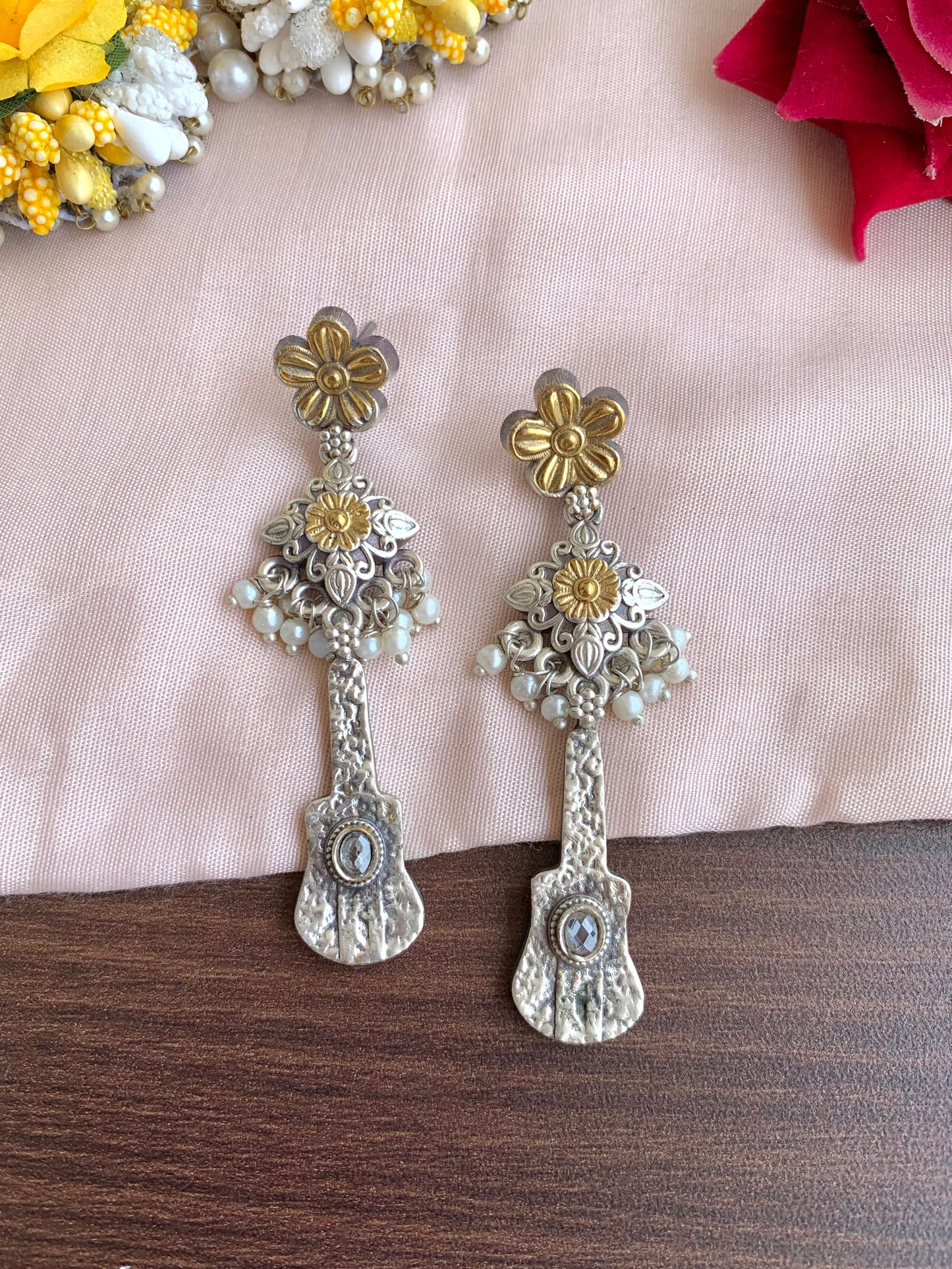Guitar earring