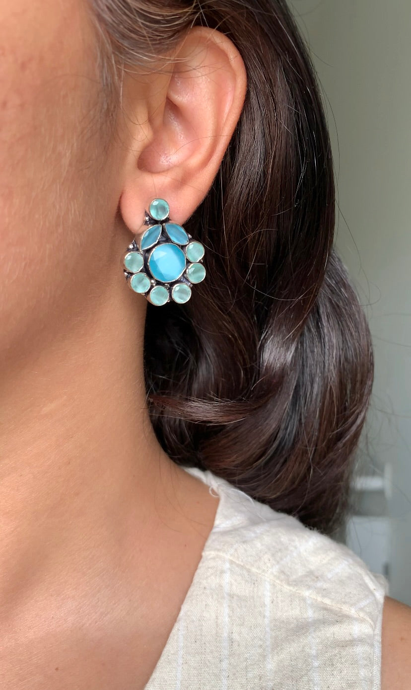 Flower stud earrings