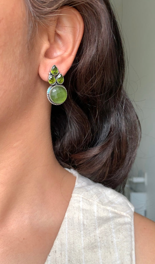 Round stud earrings