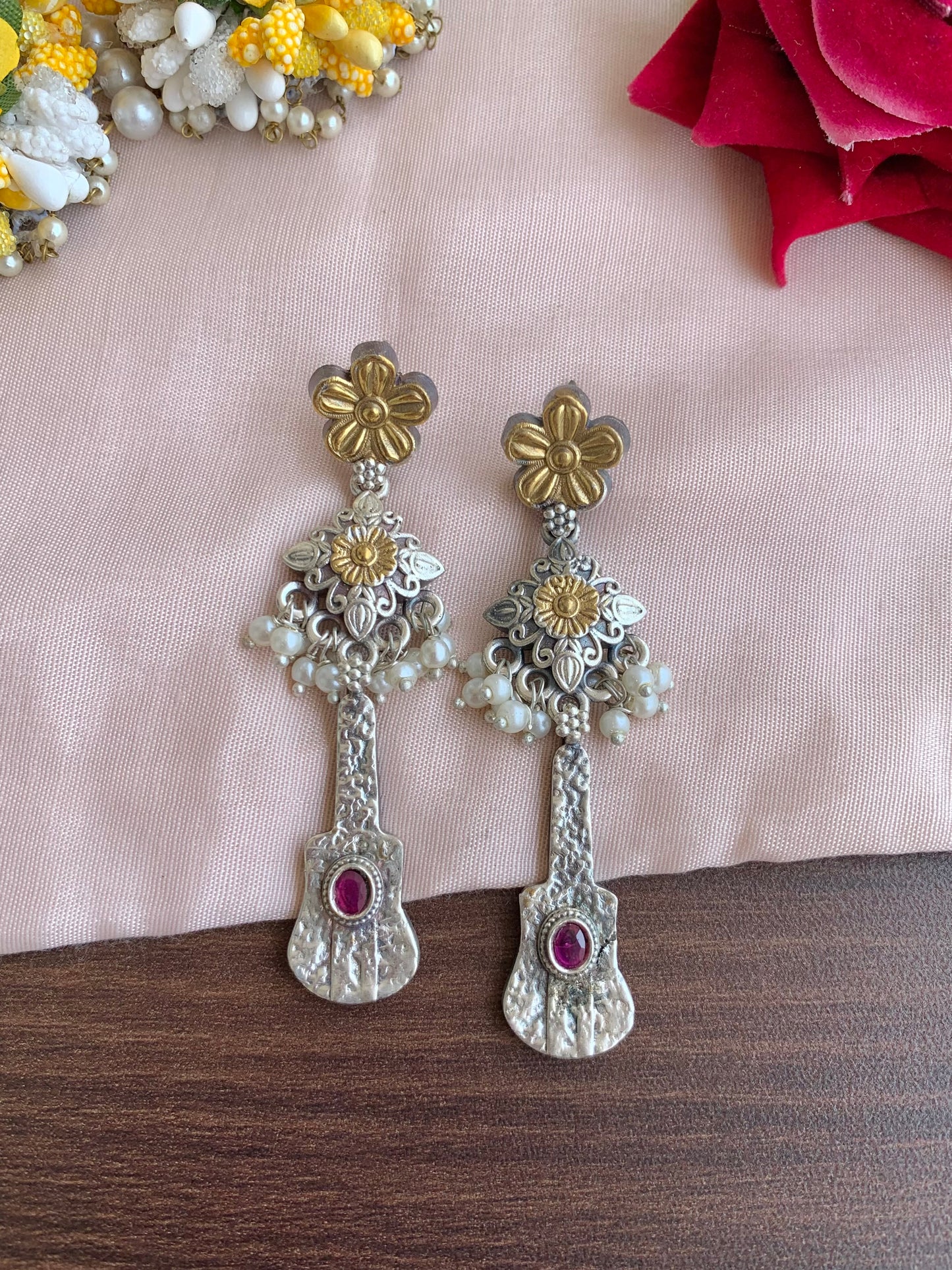 Guitar earring