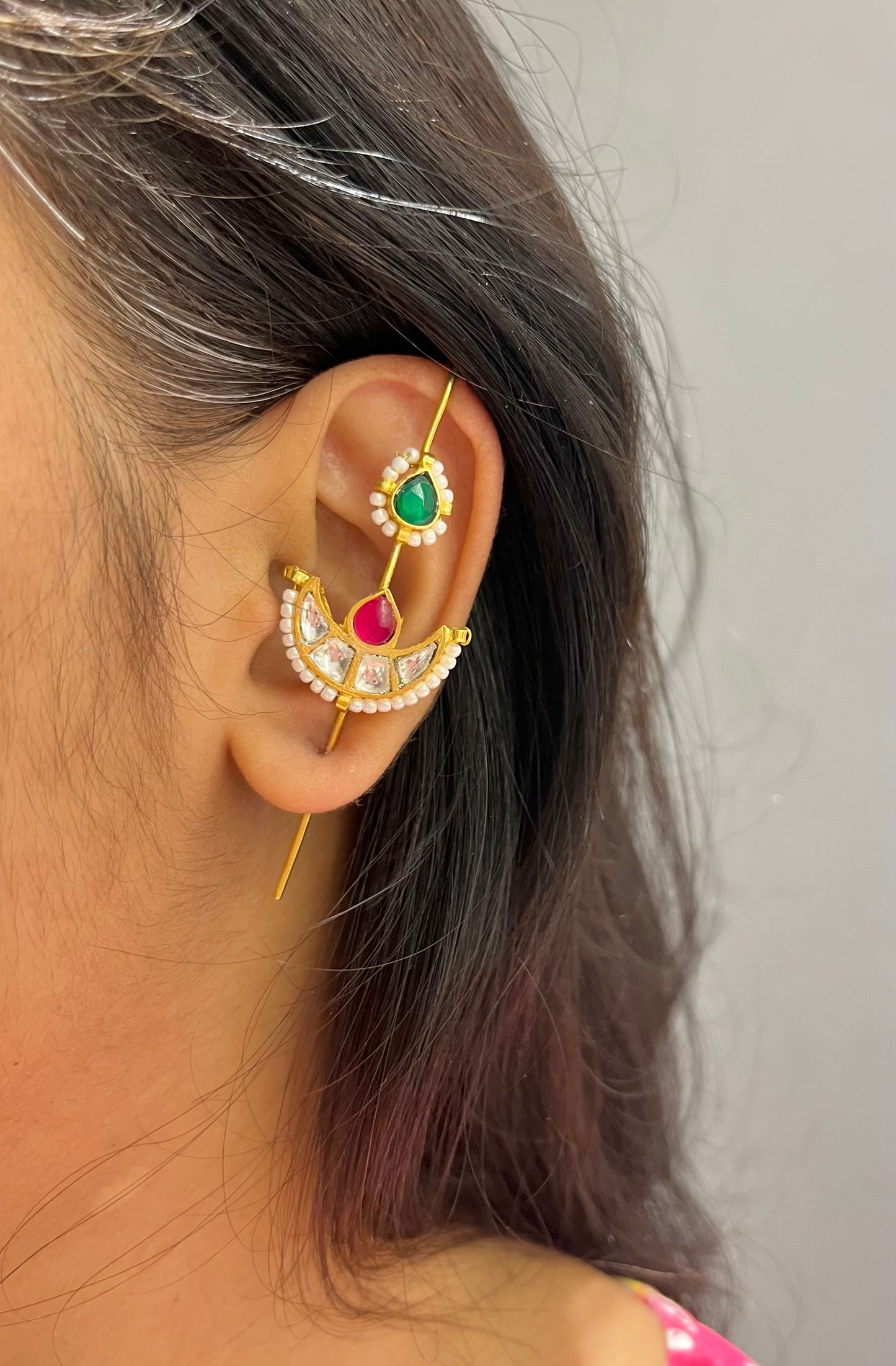 Barsha needle earcuff