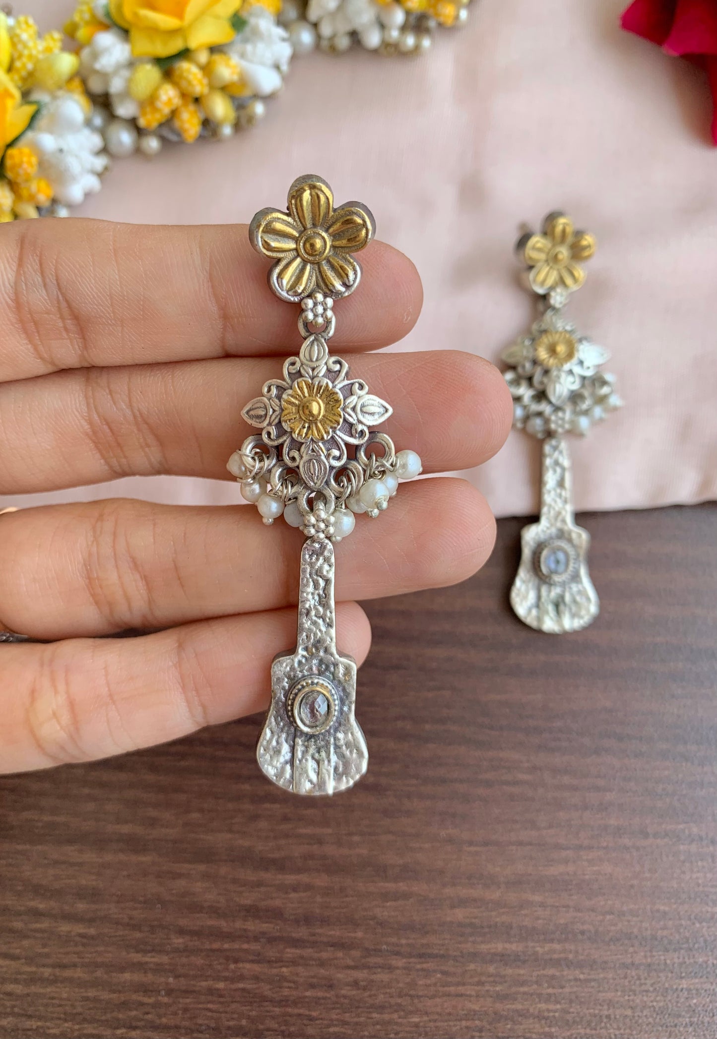 Guitar earring