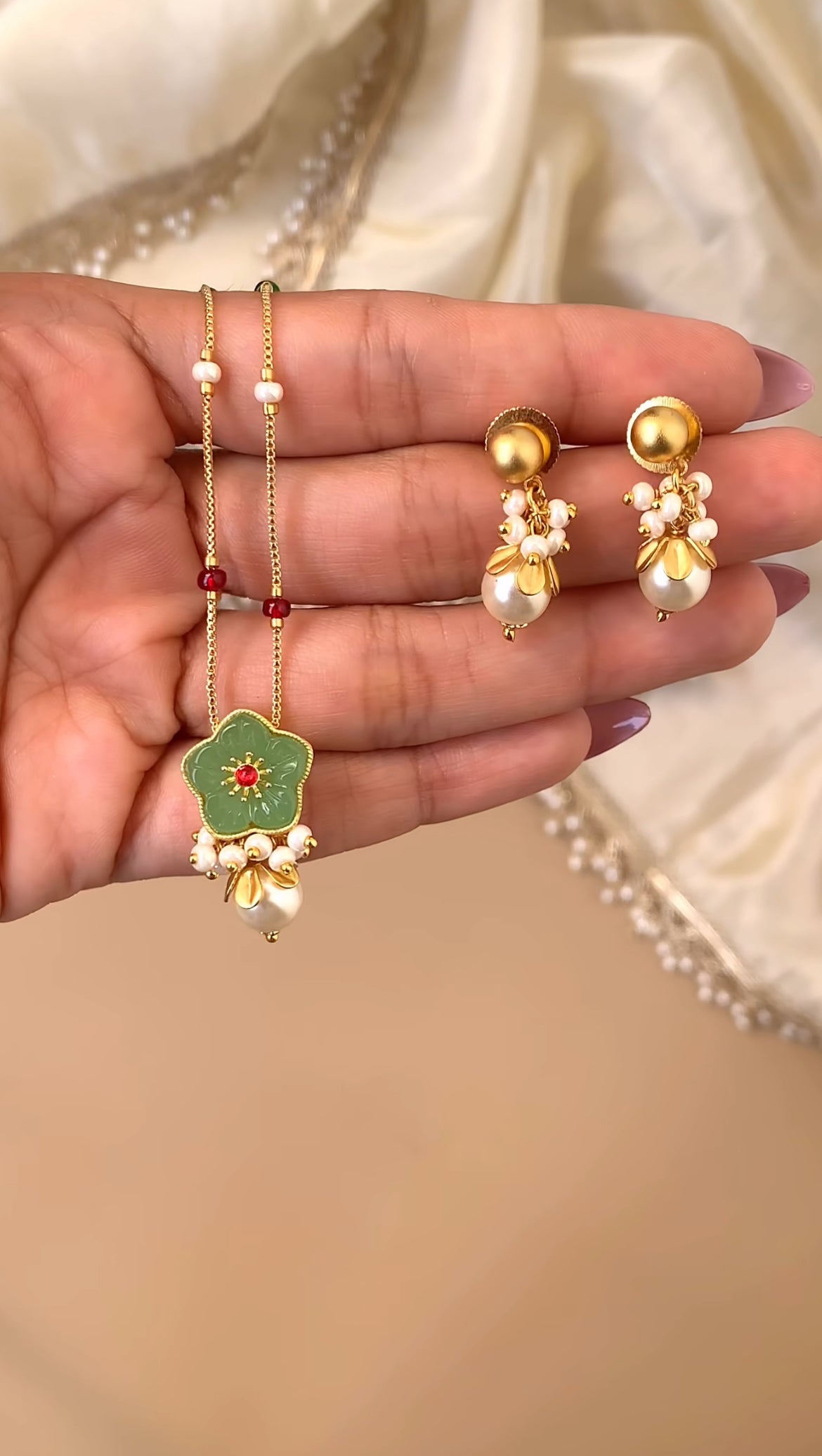 Flower pendant set