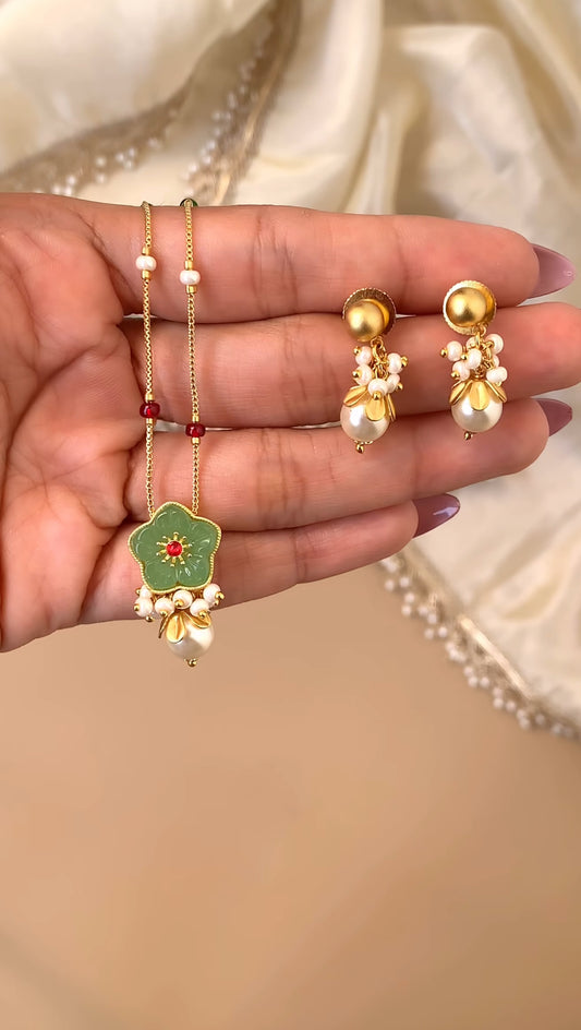 Flower pendant set