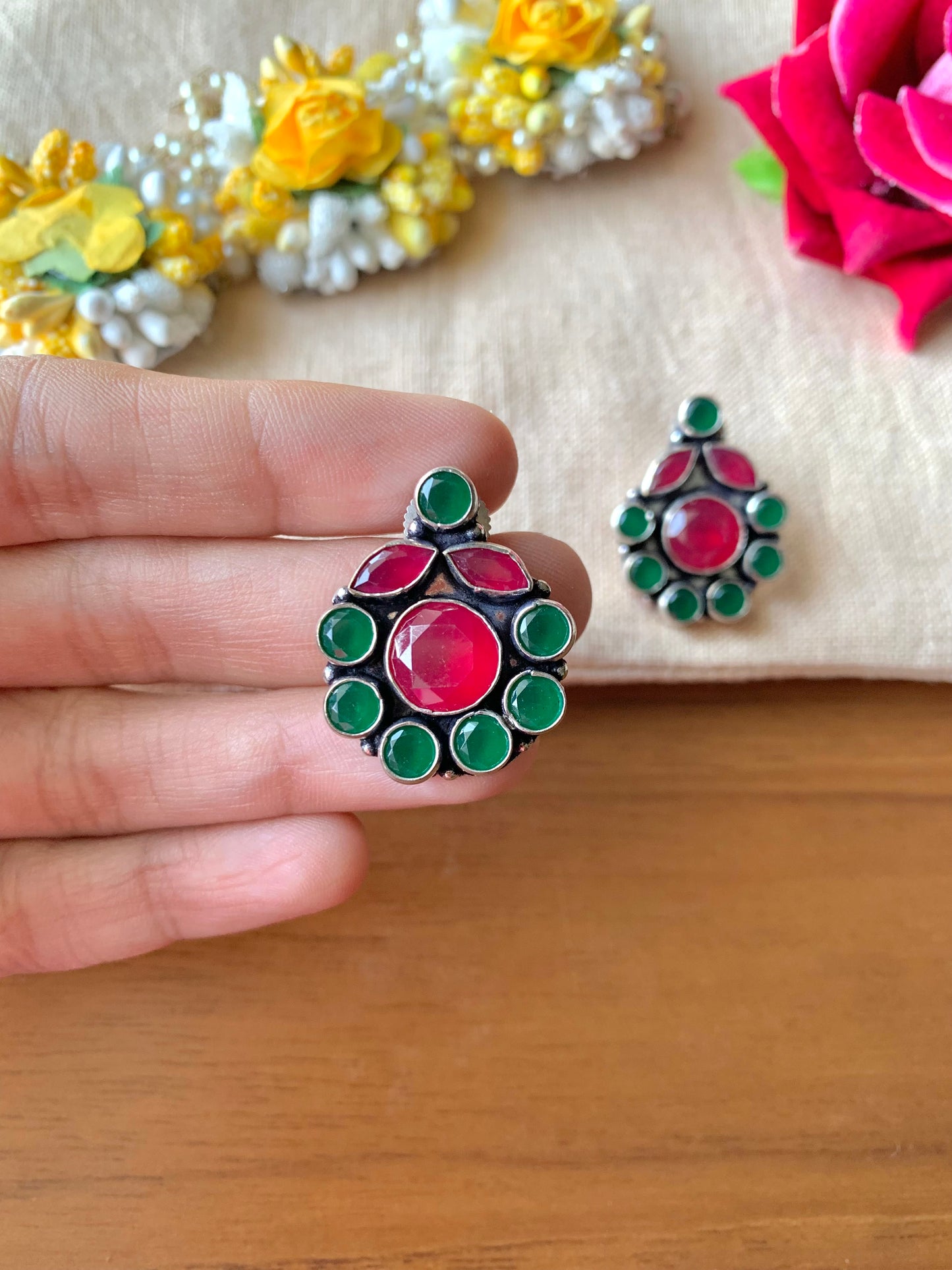 Flower studs