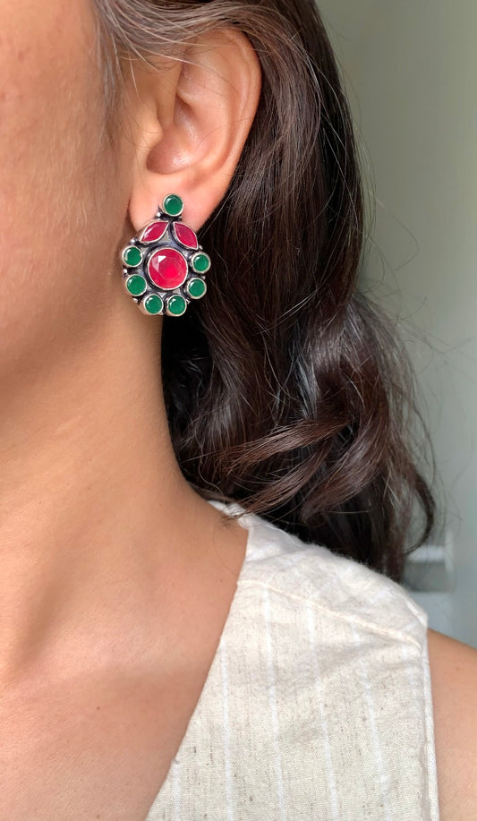 Flower stud earrings