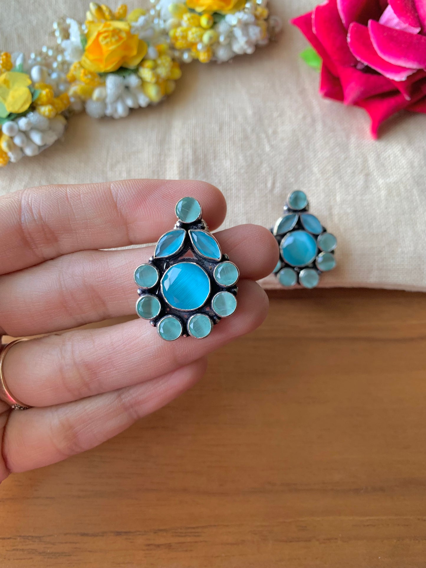 Flower studs