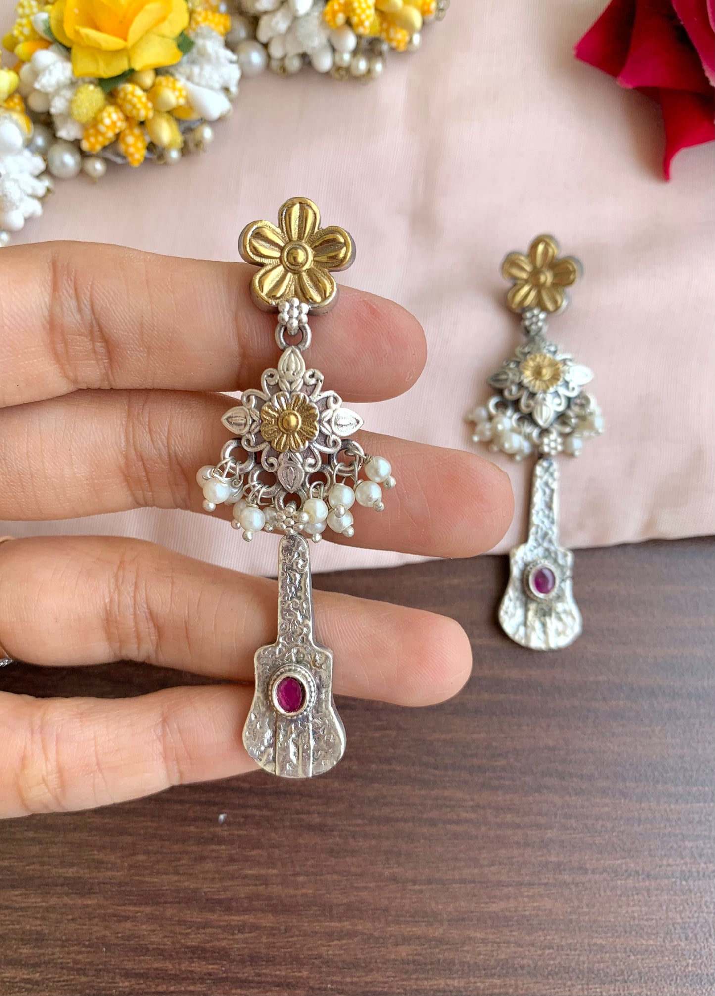Guitar earring