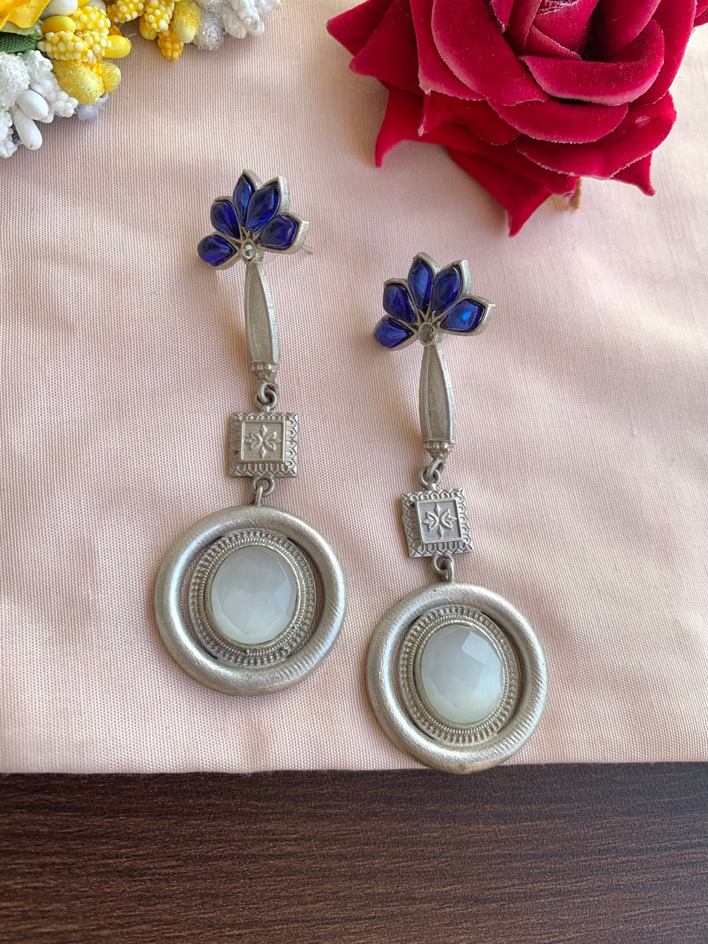Avneet earring